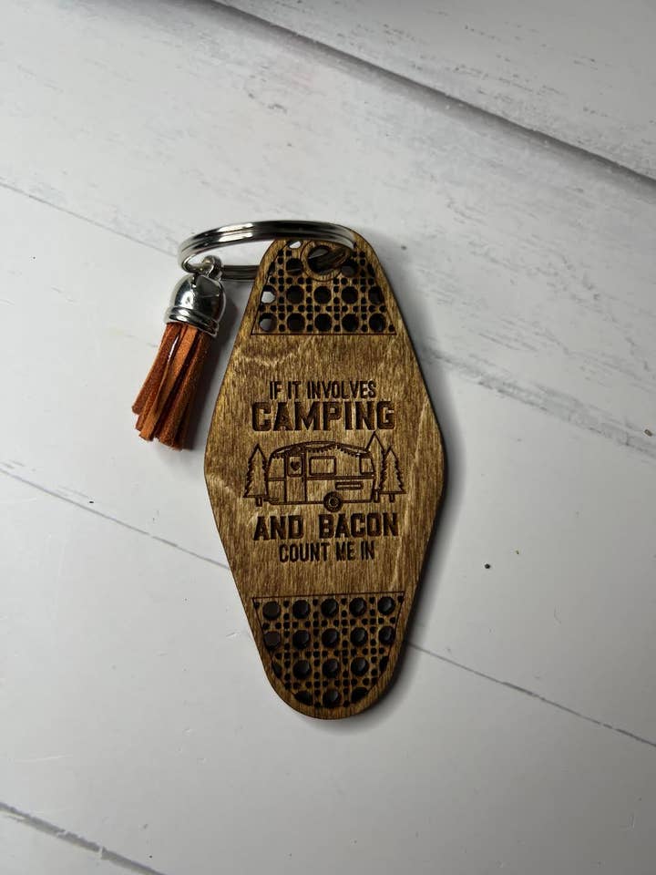 „Hvis det drejer sig om camping og bacon...“ Nøgle kæde for engroshandel hos M&H Custom Crafts, Gifts, & Designs