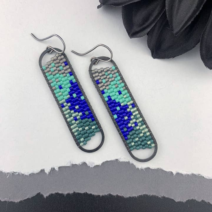 Boucles d'oreilles ovales perlées en peyote - Mélangé pour la vente par LITVA'S Jewelry