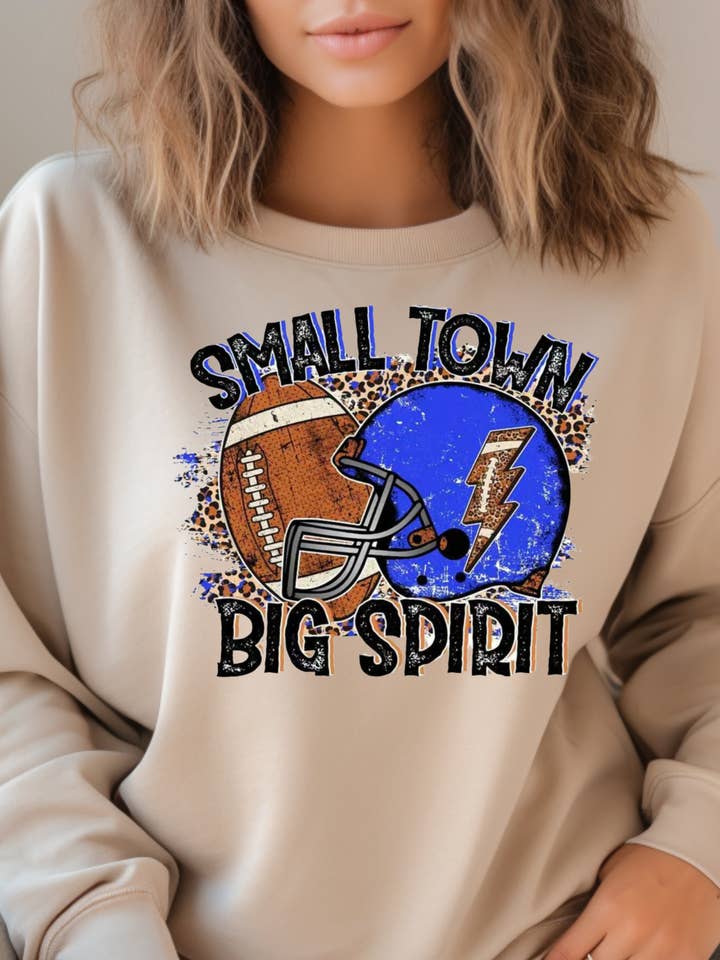 Fotbollssäsong liten stad good spirit sweatshirt 1 för wholesale av Pink pretty designs