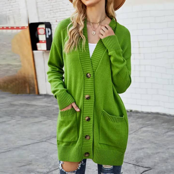 CARDIGAN EN TRICOT CÔTELÉ À FERMETURE BOUTONNÉE AVEC POCHES_CWOCAL0287 pour la vente par Lily Clothing