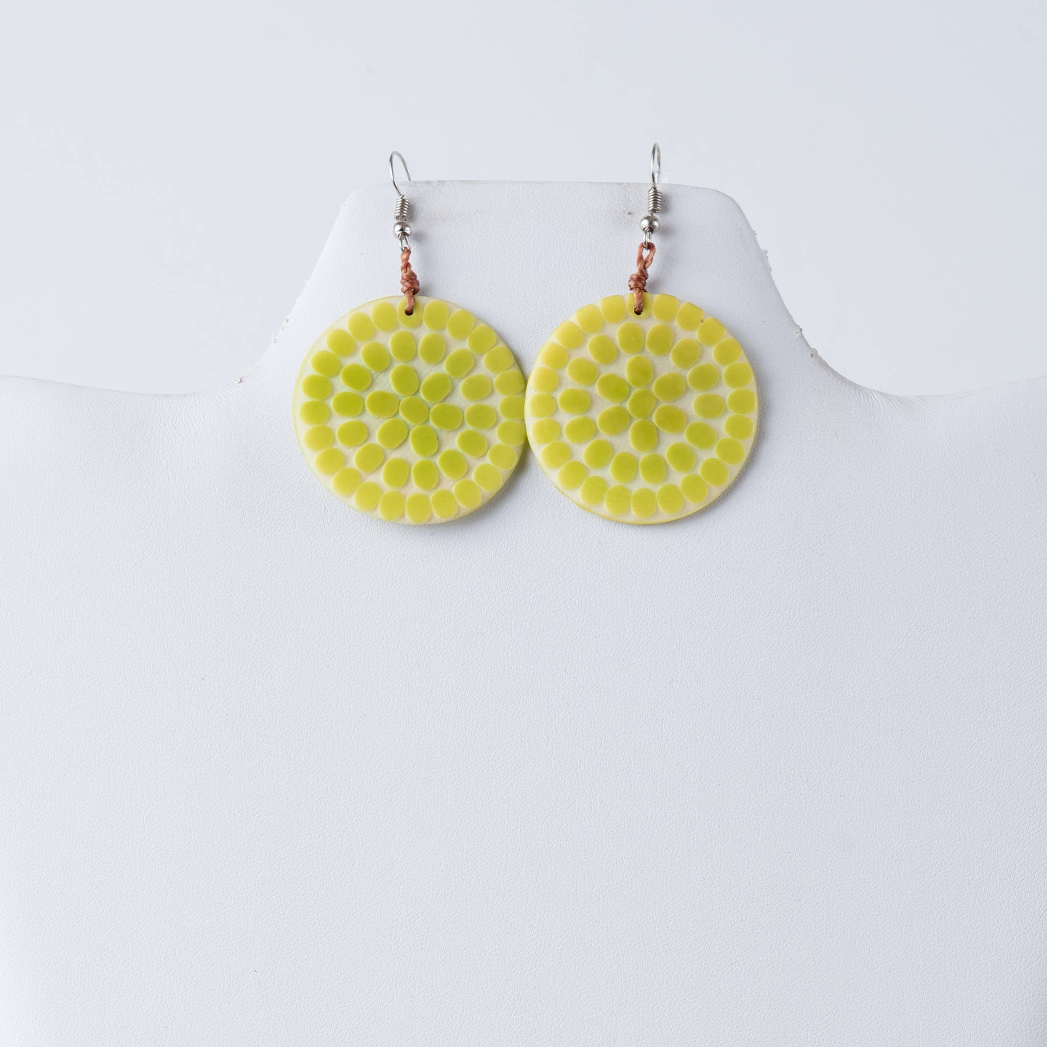 TaguArtsy - Vendita all'ingrosso Orecchini pendenti - Orecchini in Tagua Incisi a Punti5