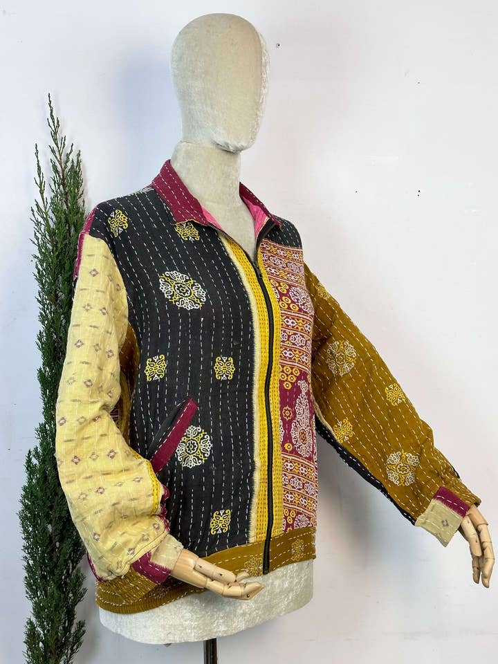 Veste courte Boho Vintage Kantha Winters avec poches pour la vente par The Eastern Loom