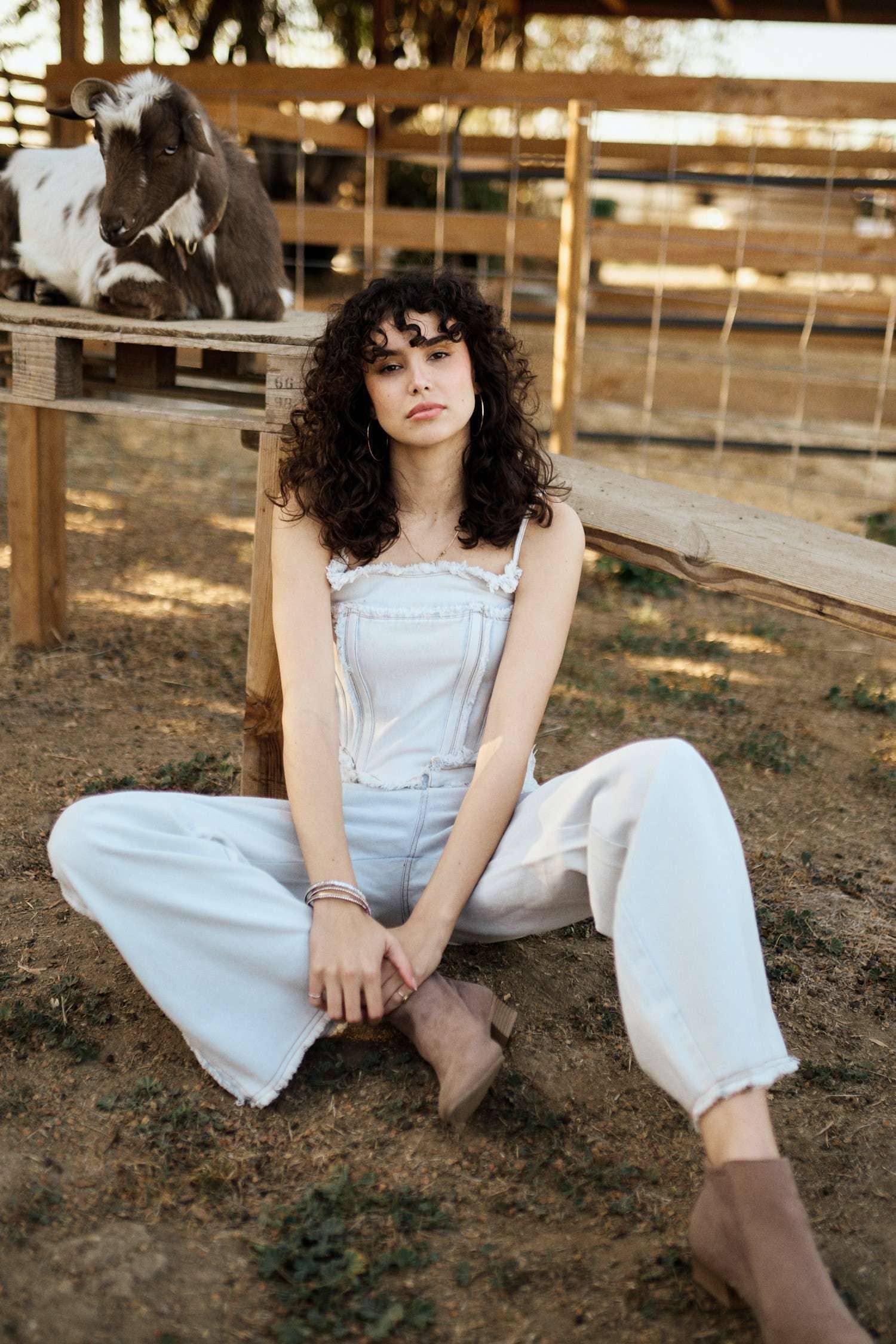 Mello. - Vente Débardeur – femme - Débardeur court en jean à bretelles spaghetti à ourlet brut1