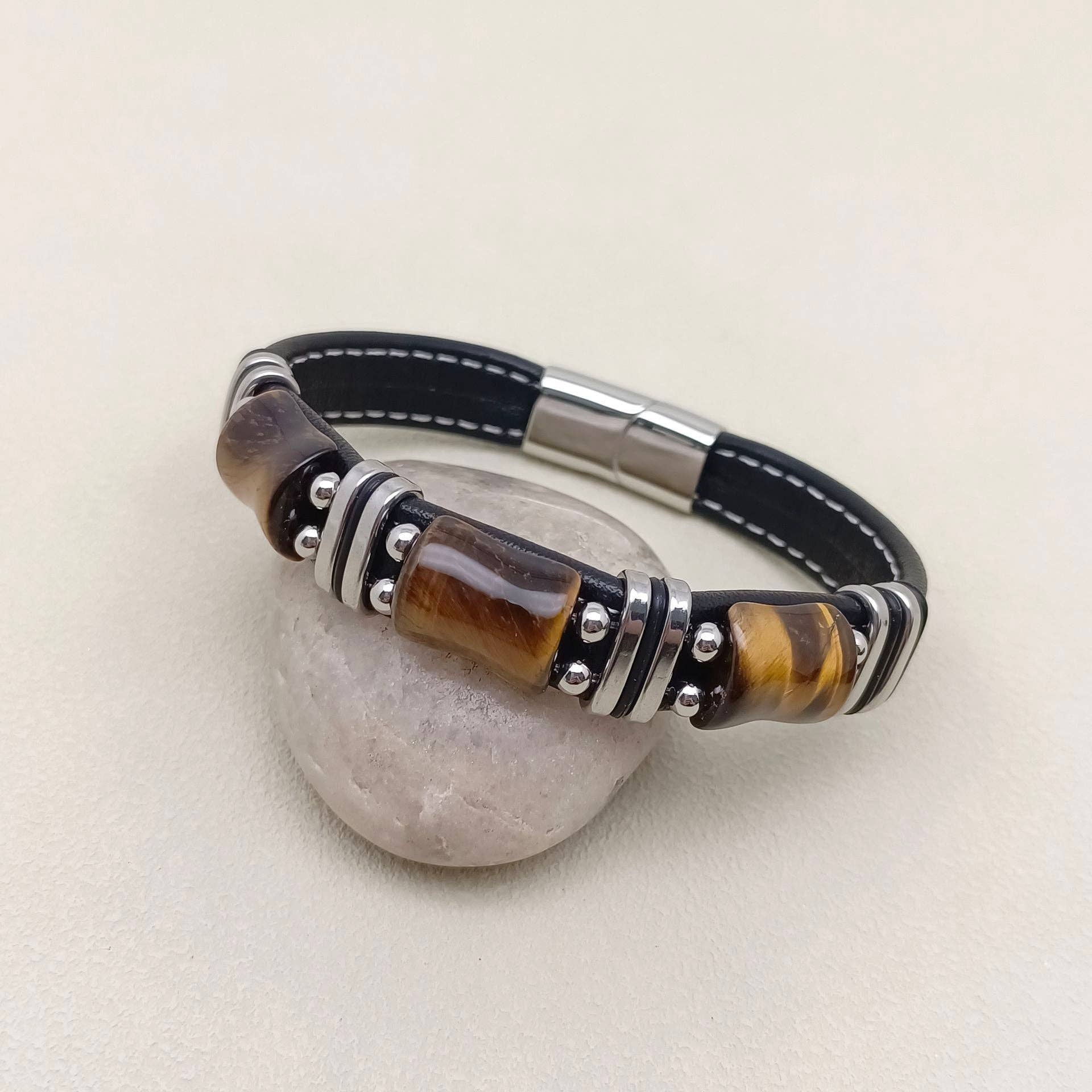 Mio Queena - Vendita all'ingrosso Bracciale a polsino - Bracciale da uomo in pelle con charme in pietra occhio di tigre - MJ/BC1