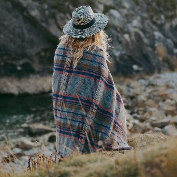 Atlantic Blankets - Wholesale Throw Blanket - Random Recycled Wool Blanket
