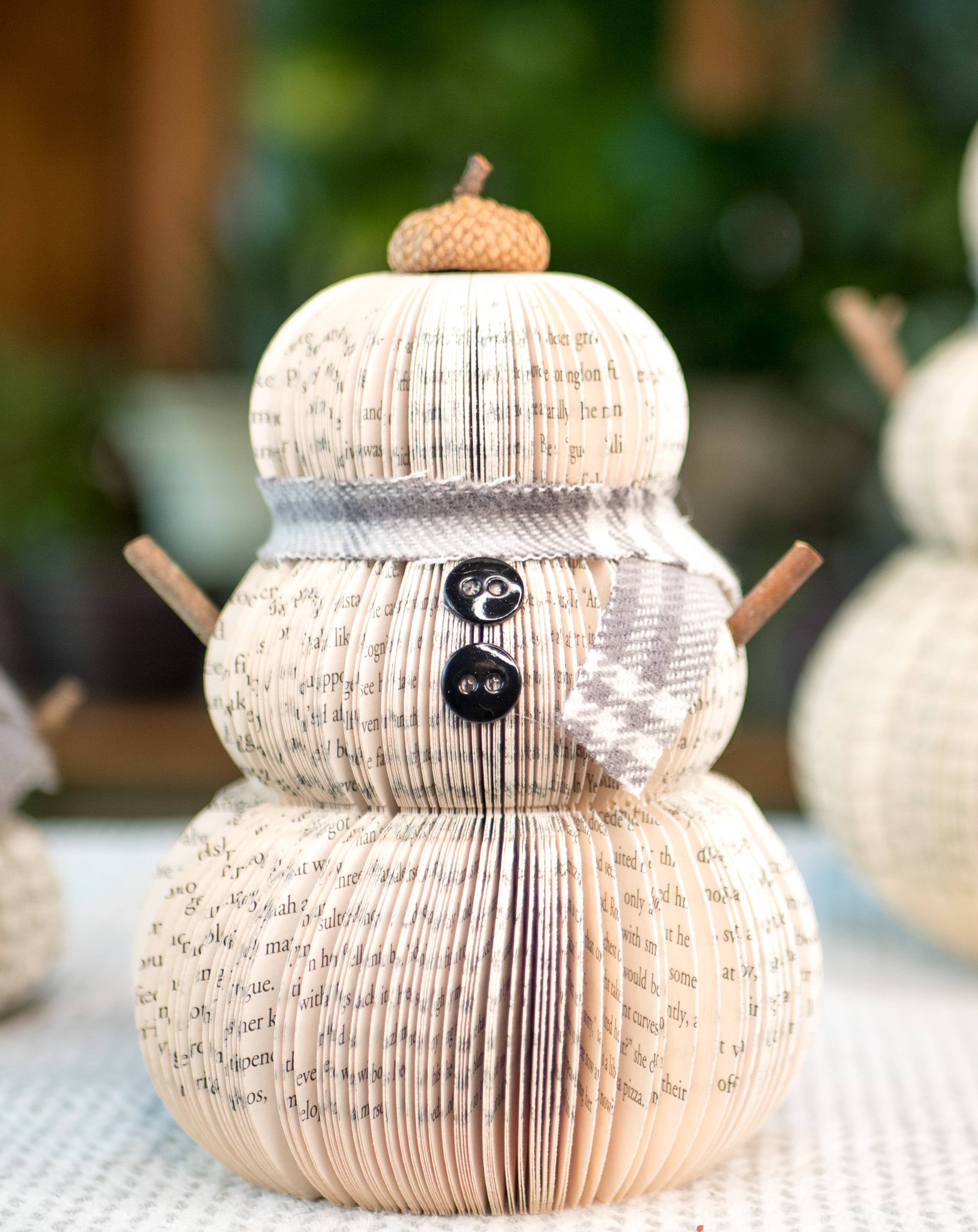 Root To Vine – wholesale Christmas decoration – Snowman Christmas Gift- Literary Book Gift3