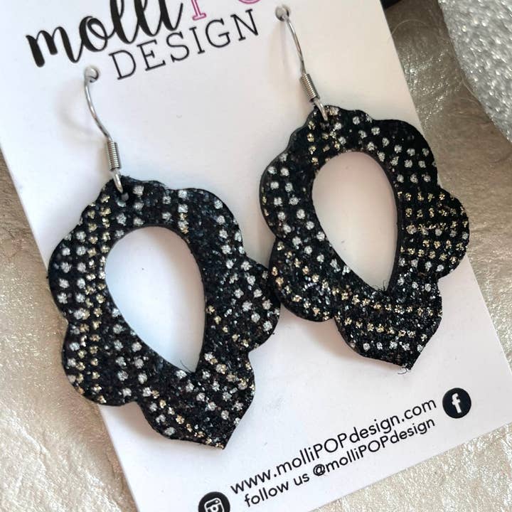 Marokkaanse zwarte oorbellen met metalen stippen en wervelingen voor wholesale door molliPOP Design