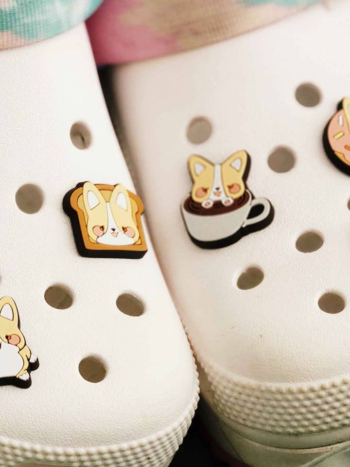 Charms de chaussures Corgi pour la vente par Lizbie Cafe