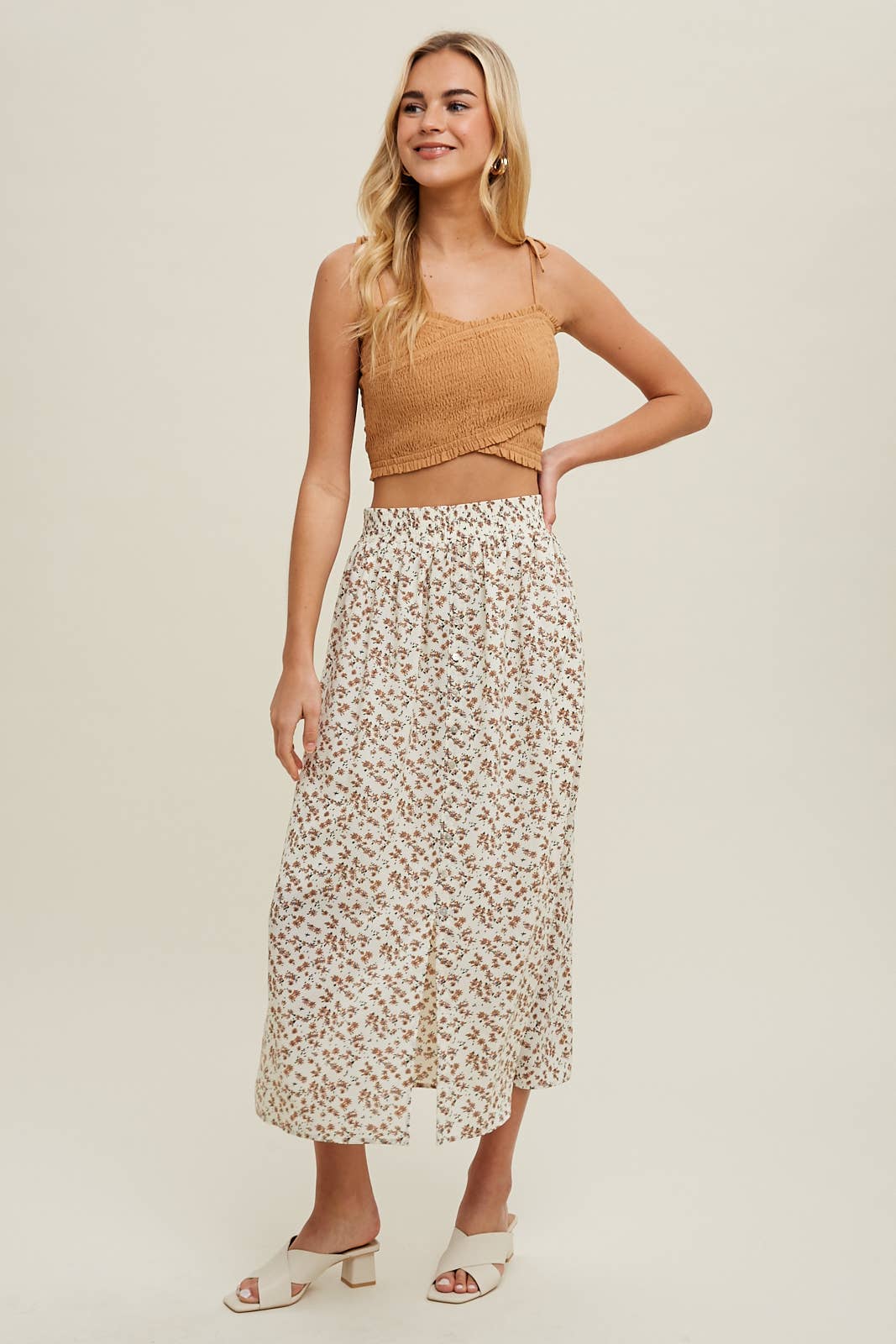 Wishlist Apparel – Großhandel Strickoberteil – Damen – CROSSOVER-MINI-MODELL MIT GESMOKTEM CROSSOVER-SCHNITT/WL23-83439