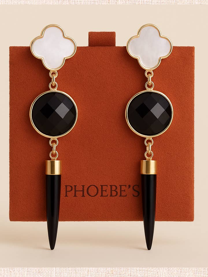 Longues boucles d'oreilles avec onyx noir et nacre | PHOEBE'S pour la vente par PHOEBE´S