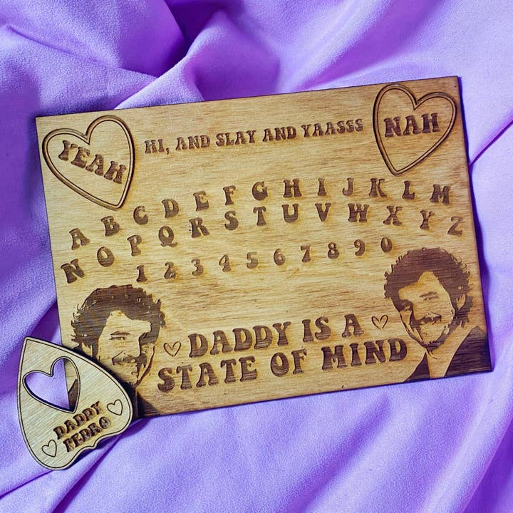 Quadro Papai Pedro Ouija - Pedro Spirit Board, Daddy Divinati por atacado de Ghoul Mom Designs