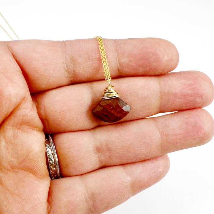 Enkle Halskæder - Rød Tigerøje - Vifte - Guld for engroshandel hos Mrs. Robinson's Affair