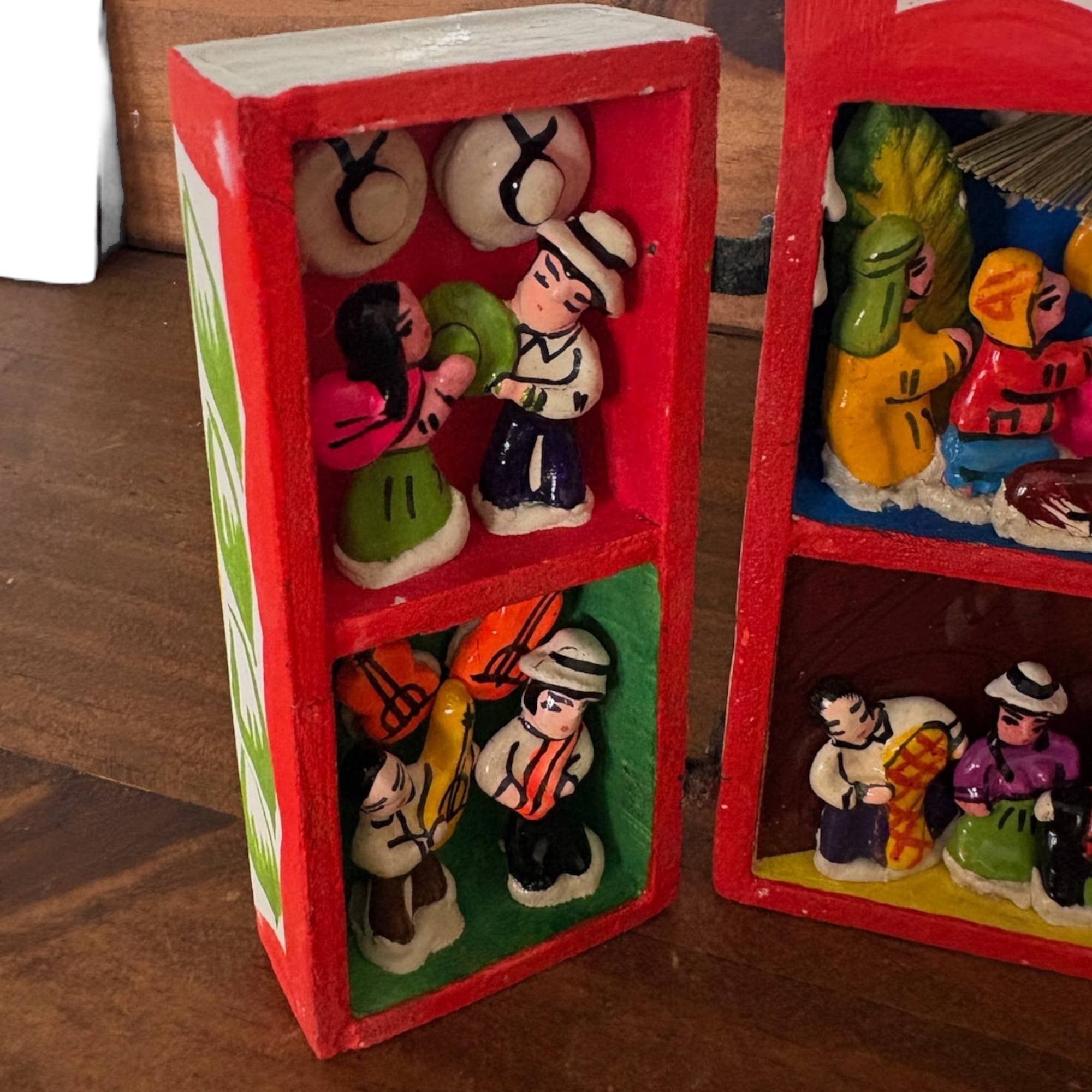 Zoe Artcrafts Corp. - Wholesale Decorative Figurine - Nativity Scene Retablos Christmas Indoor Decor Altarpiece 1