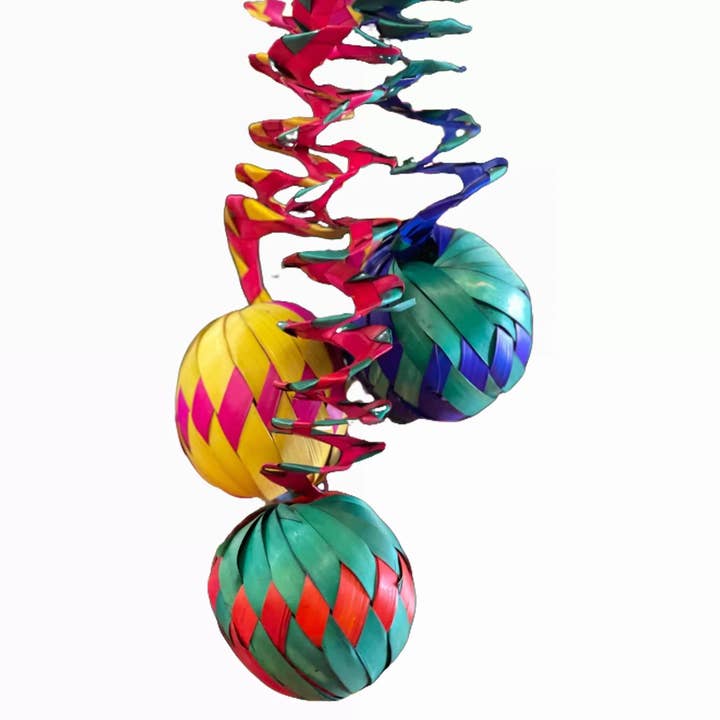 Kugelbaumornament in verschiedenen Farben aus natürlicher Palme für den Großhandel von Fiesta McAllen LLC