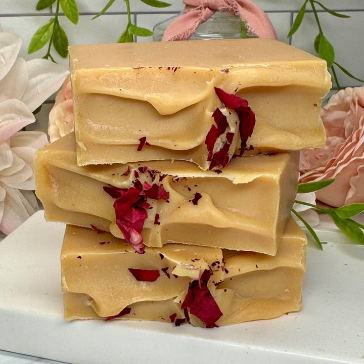 Kokosnuss Rose - Kokosmilchseife mit Sheabutter & Tonerde für den Großhandel von SelesTeres