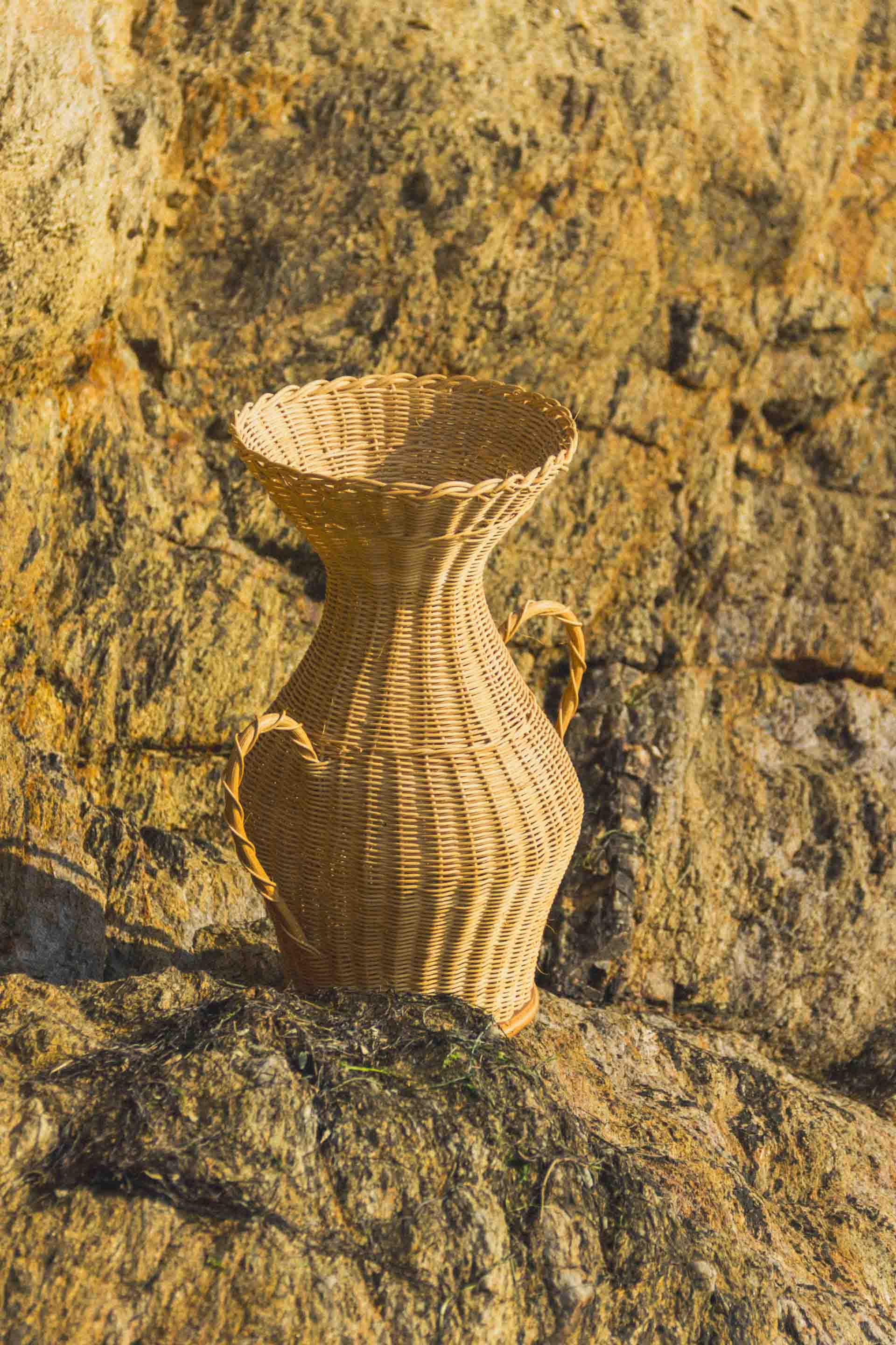 Eloge - Wholesale Vase - Wicker amphora3