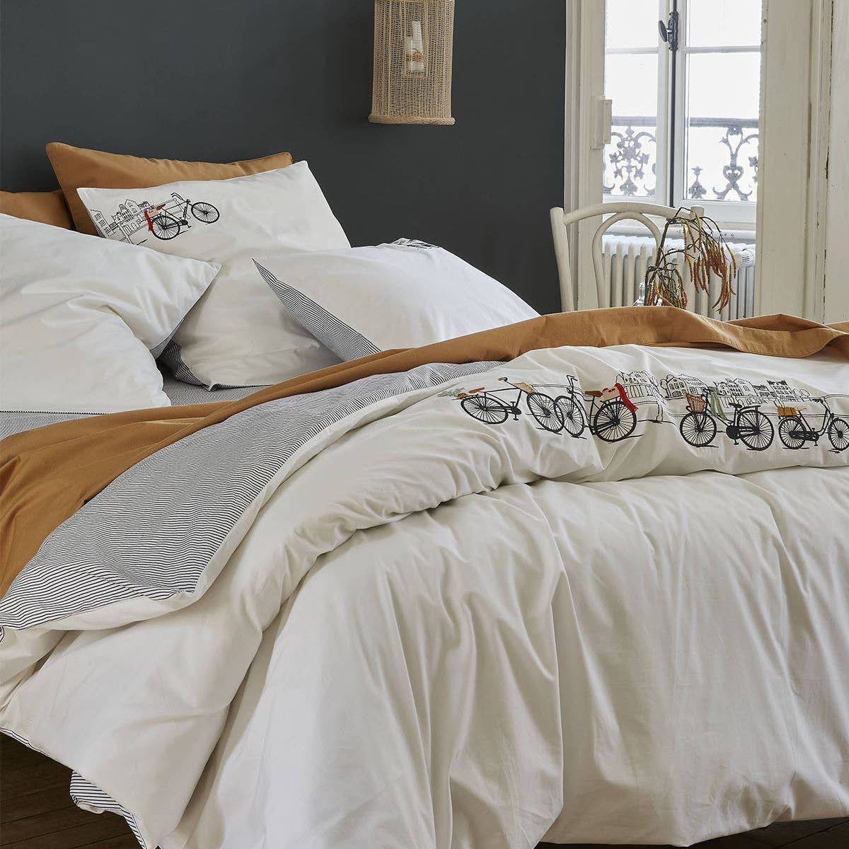 Sylvie Thiriez - Wholesale Flat Sheet - Embroidered flat sheet Amsterdam2