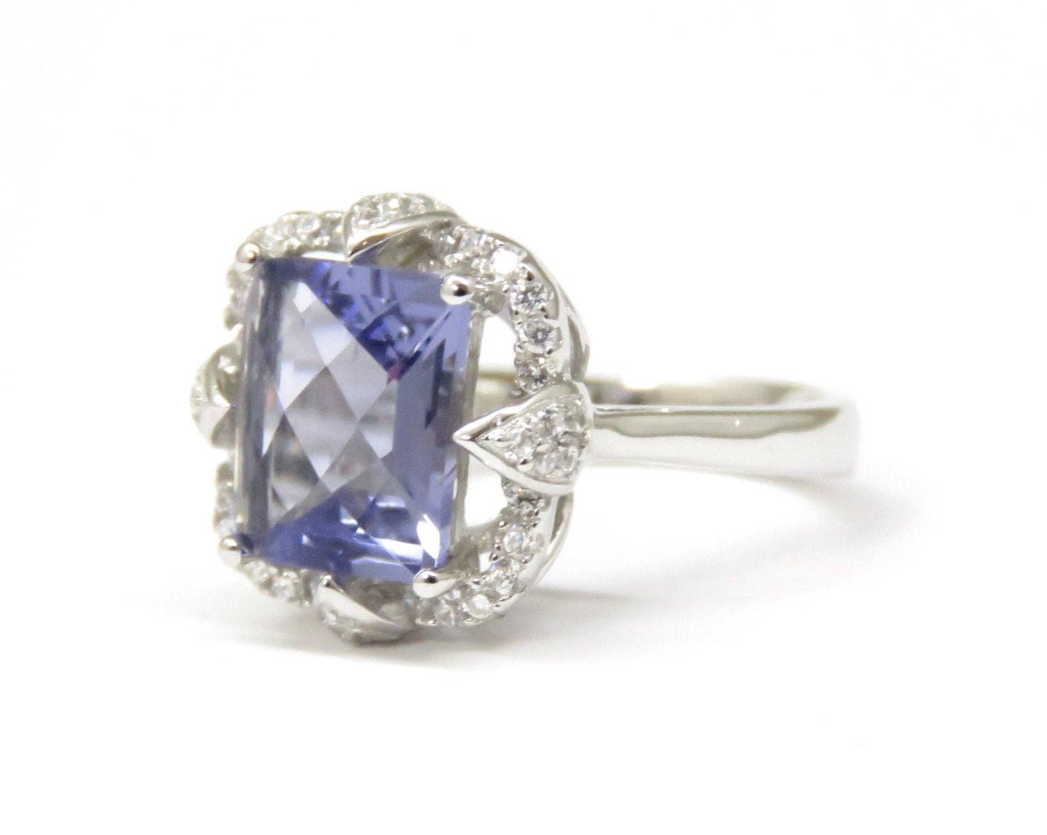 Twan Kee Jewelry – wholesale Cocktail/statement ring – Victorian-Style Green Helenite Halo Sterling Silver Ring5