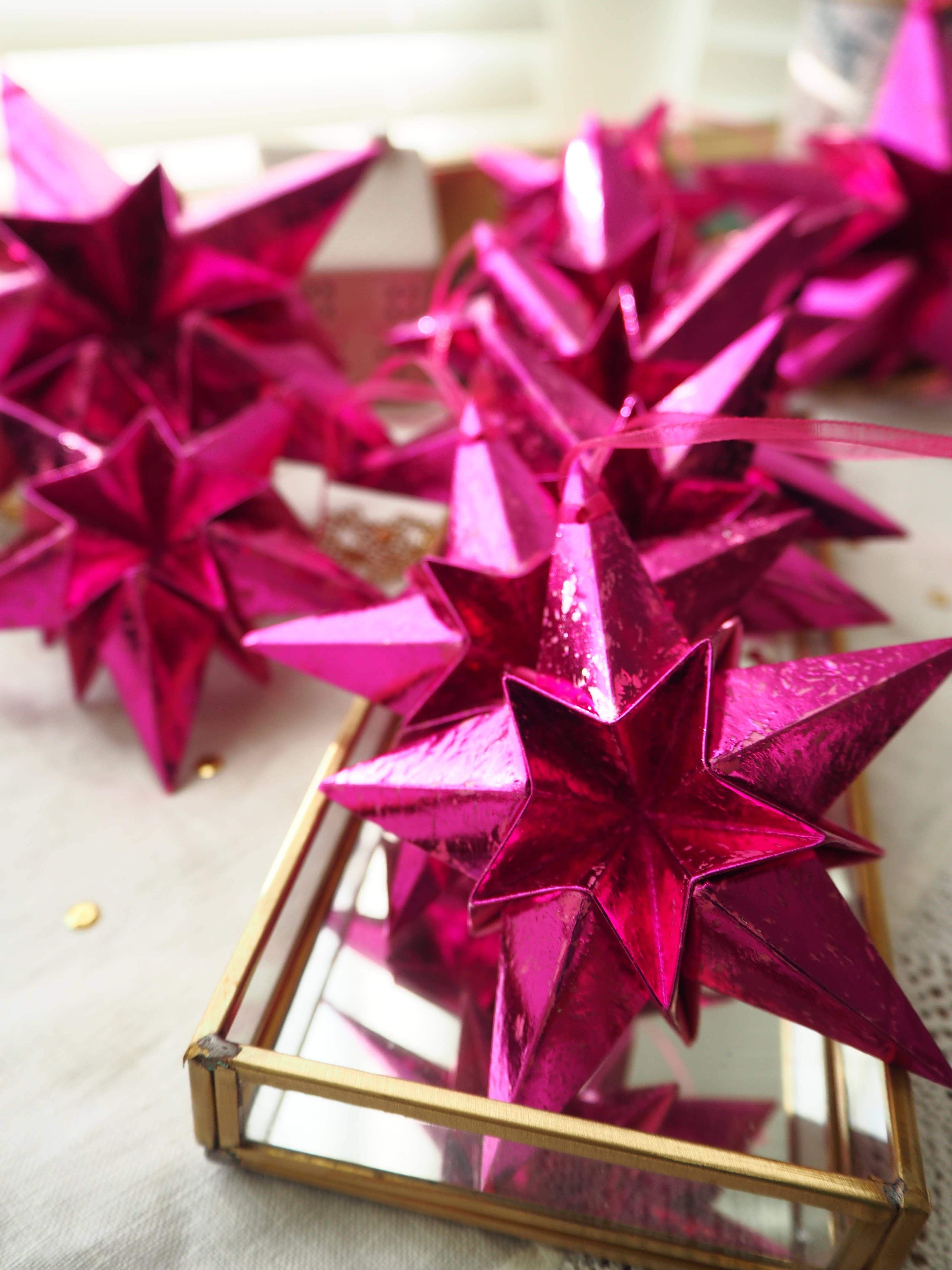 Joyful Array – Großhandel Weihnachtsschmuck – Weihnachtliche Origami-Sterne aus metallischem Pink5