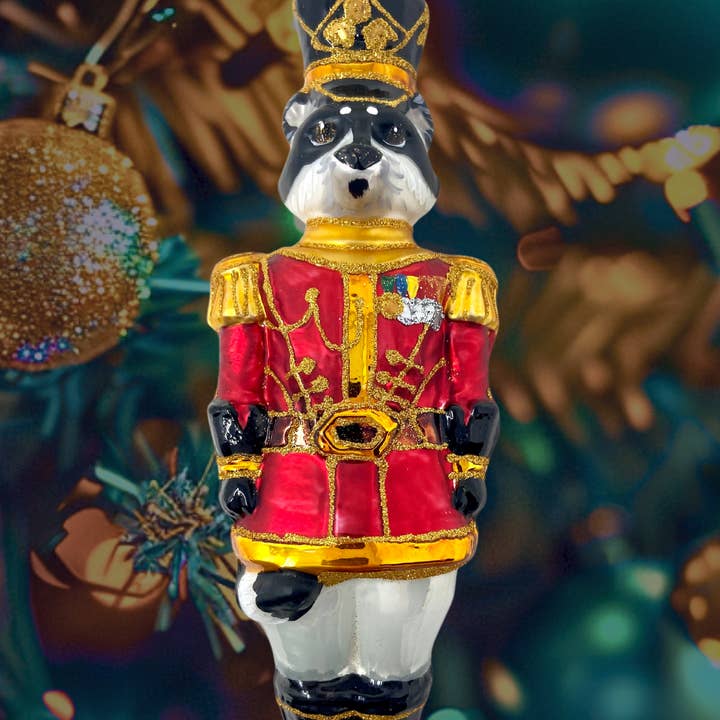 Kenzies of London – Großhandel Verzierung – Weihnachtsschmuck aus Glas, Waschbär-Nussknacker, poliert