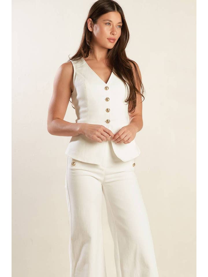 White A solid woven vest - FJ1163 for wholesale on Faire