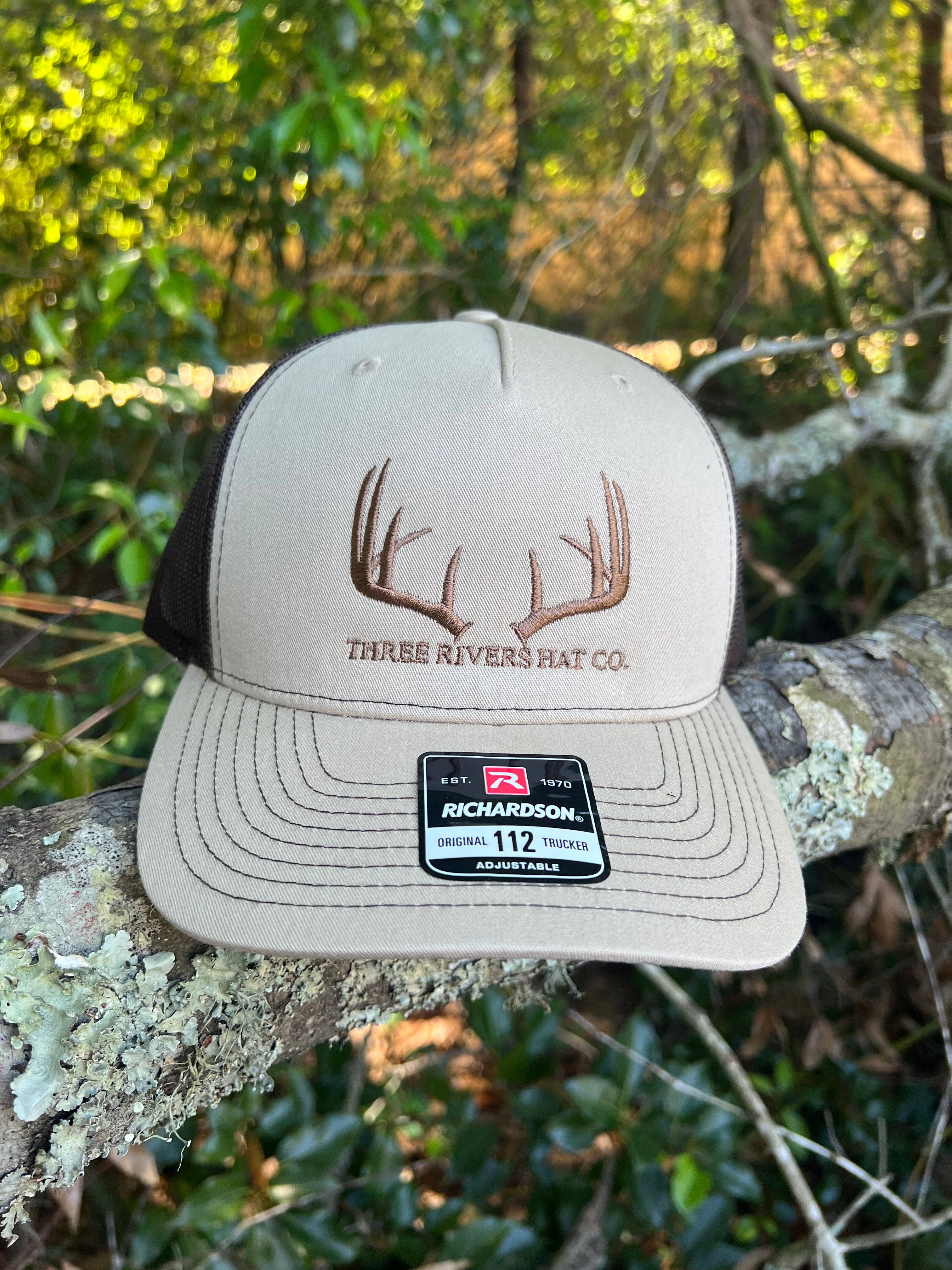 Three Rivers Hat Co. – Großhandel Trucker-Cap – Unisex – Klassisches Whitetail-Geweih - Trucker Snapback Cap - Richardson 1127