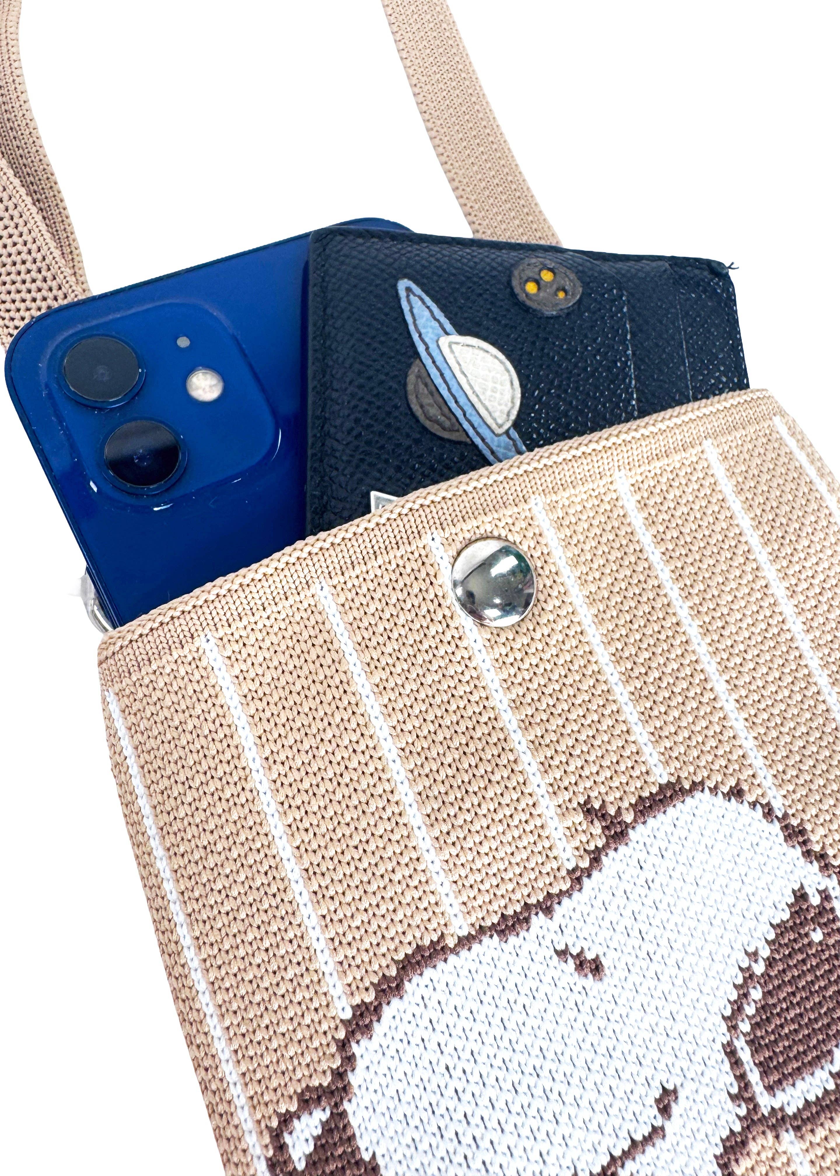 LASR – wholesale Crossbody bag – Women's – Peanuts Snoopy and Friends Knitted Brown Crossbody4