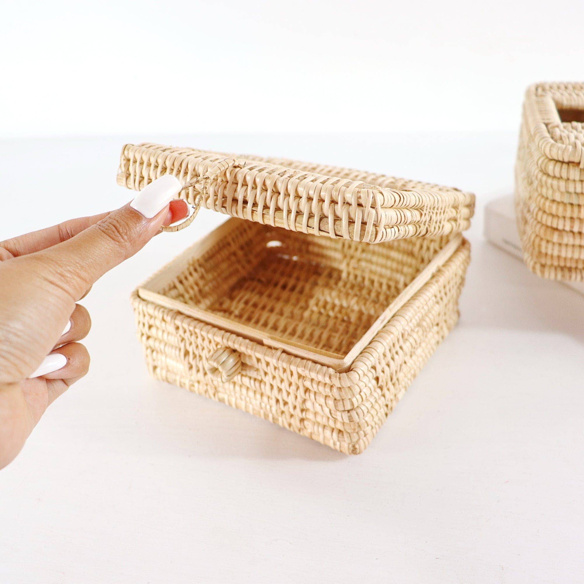 Thaihomeshop – Großhandel Taschentuchbox – Quadratische Taschentuchhülle aus Rattan — A KEE RA1