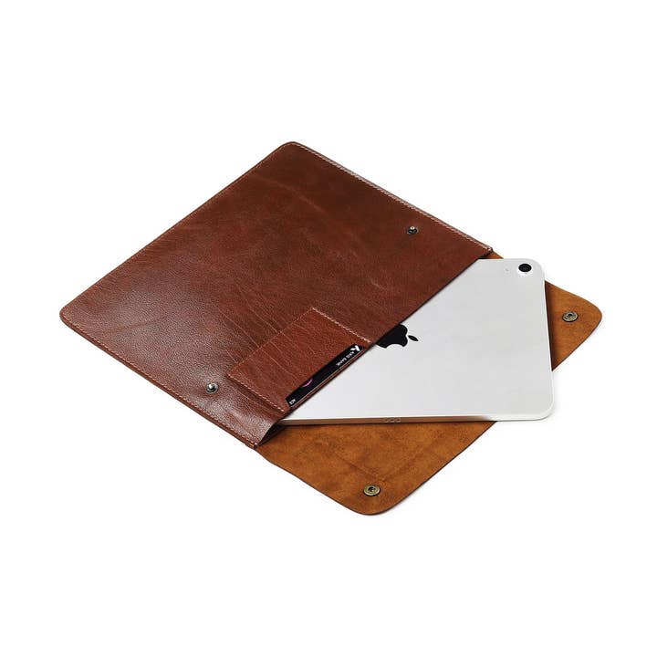 Capa Fastway para Apple iPad Pro 11" - Castanho por atacado de Classy Leather Bags
