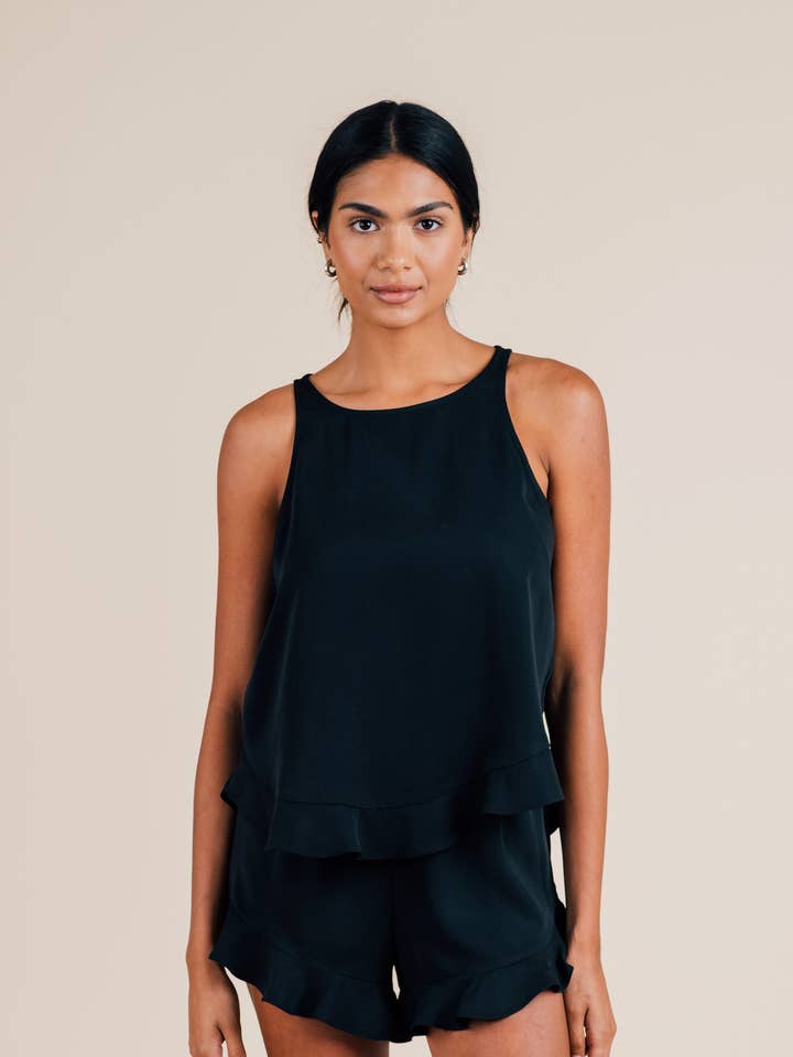 Ensemble court à volants - Black Night pour la vente par Half Asleep