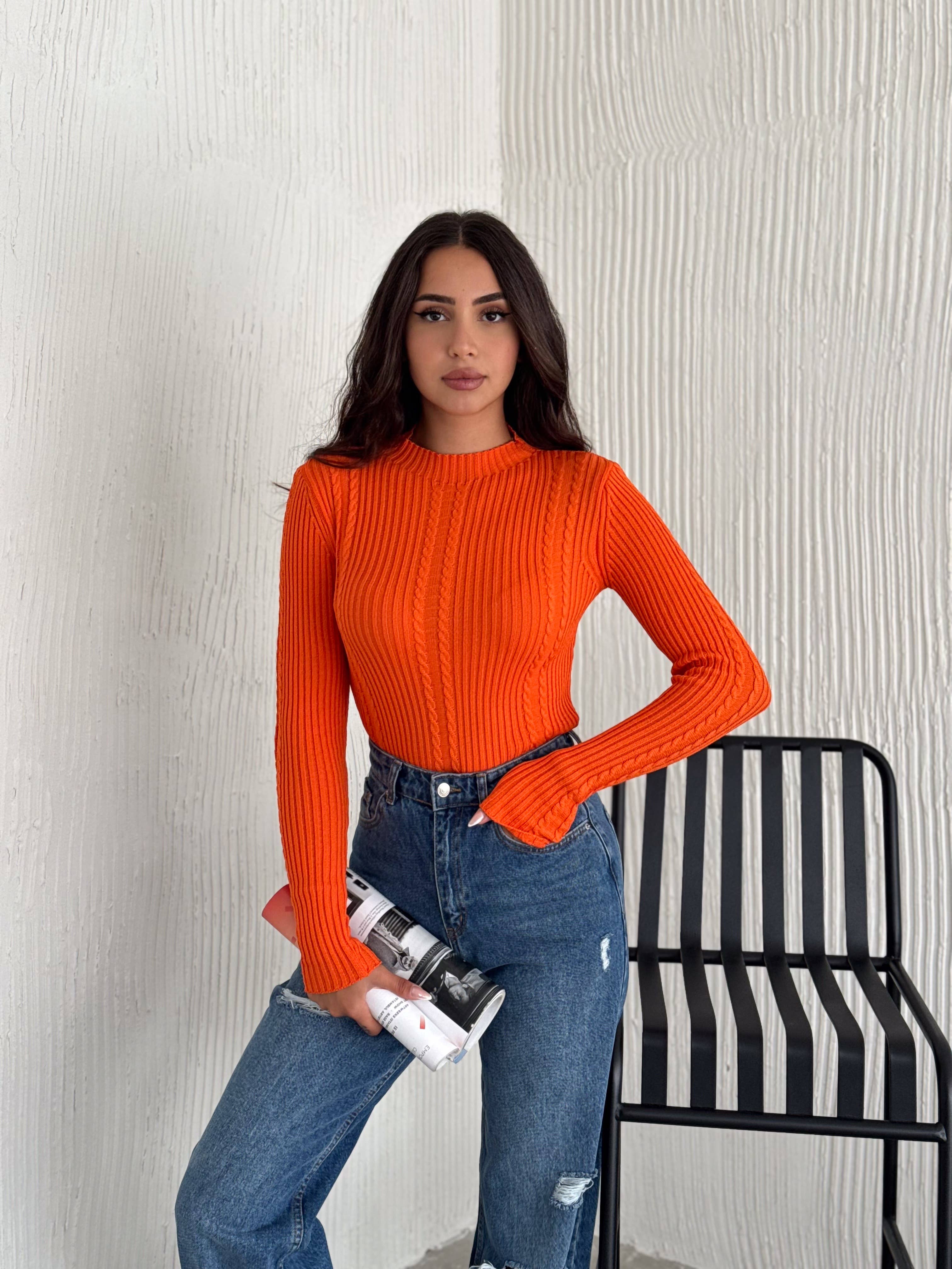 VAV NEW YORK – Großhandel Strickoberteil – Damen – Strickoberteil mit Stehkragen für Damen mit Zopfmuster1