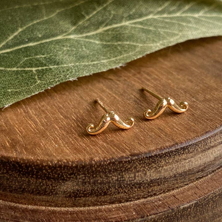 Moustashio for wholesale by Agaveh girl