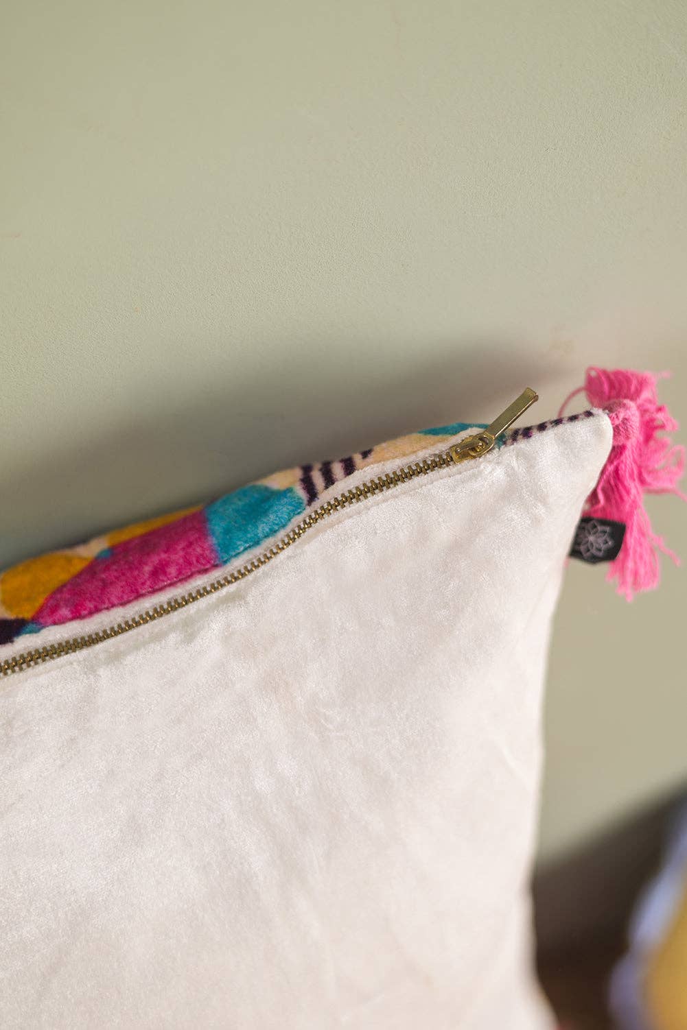 Ian Snow Ltd – wholesale Chair cushion – Suzy Velvet Cushion Cover4