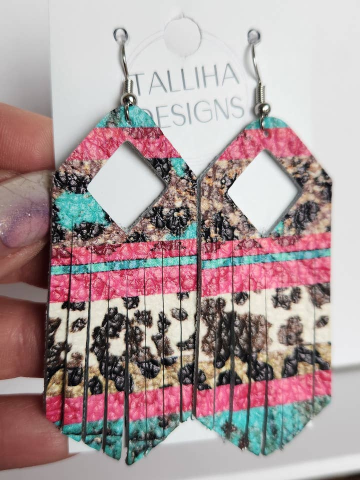 Rosa Turkos Leopard Läder Boho Western Fringörhängen för wholesale av Talliha Designs