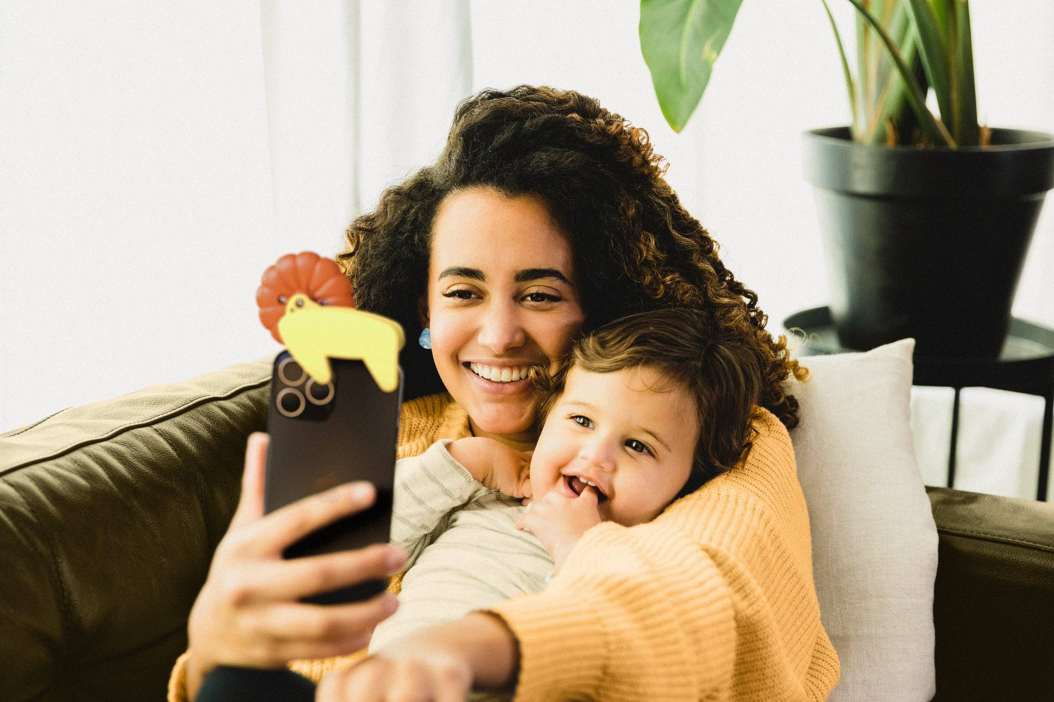 The Looky Lou - Wholesale Handheld Rattle - Baby - Lou Rattle & Phone Clip2