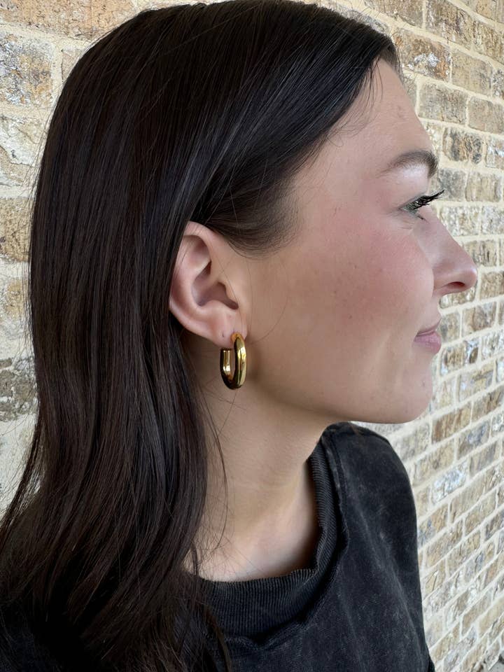 OVALE HOOPS für den Großhandel von Triple Play Jewelry