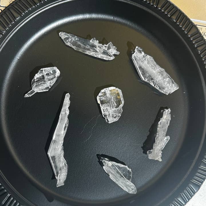 26 GRAMMES 5-10 PIÈCES DE CRISTAUX DE QUARTZ FADEN DU BALOUCHISTAN pour la vente par Metaphysical & Healing Crystals