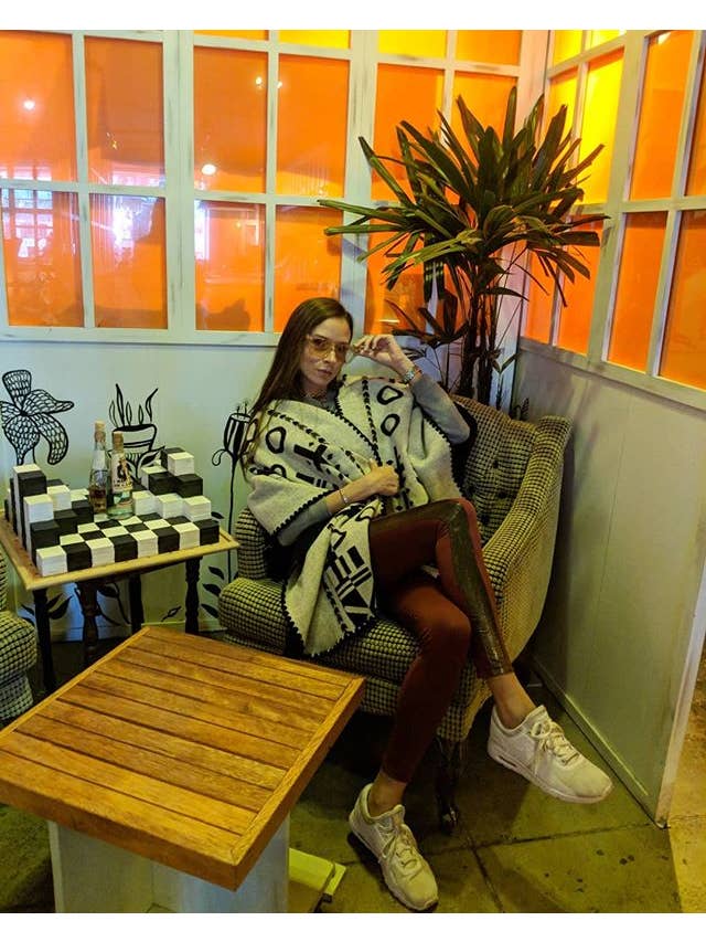 Sort og hvid Irving Hieroglyphics Vendbar Åben Sjælevarmer for engroshandel på Faire1