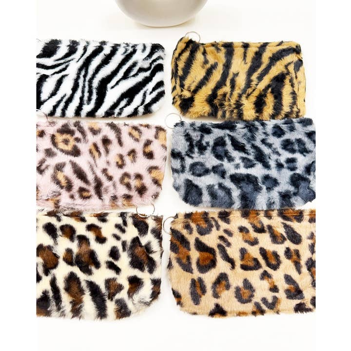 Porte-monnaie en fausse fourrure motif léopard avec porte-clés pour la vente par Love and Repeat