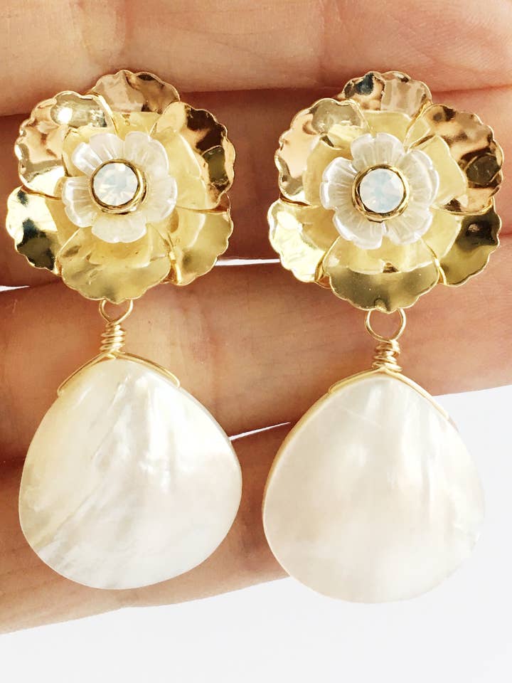 Gold Flower and Mother of Pearl Dangle Drop Earring for wholesale by lynnique