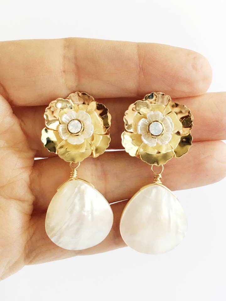 Gold Flower and Mother of Pearl Dangle Drop Earring for wholesale by lynnique