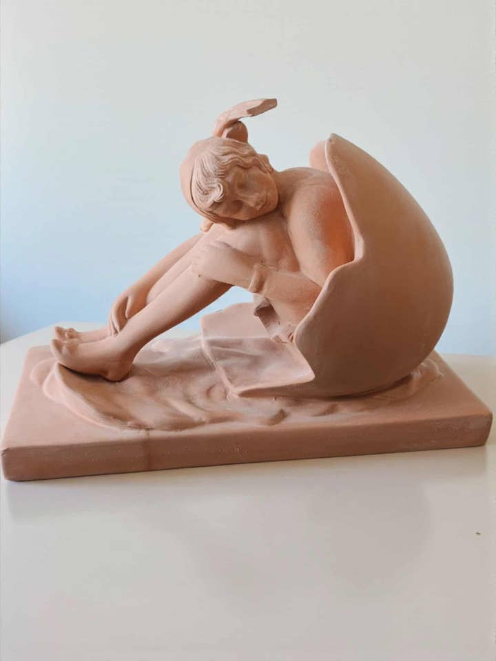 Art déco-skulptur: kvinna som kommer ut ur ett ägg för wholesale av Art Déco Style