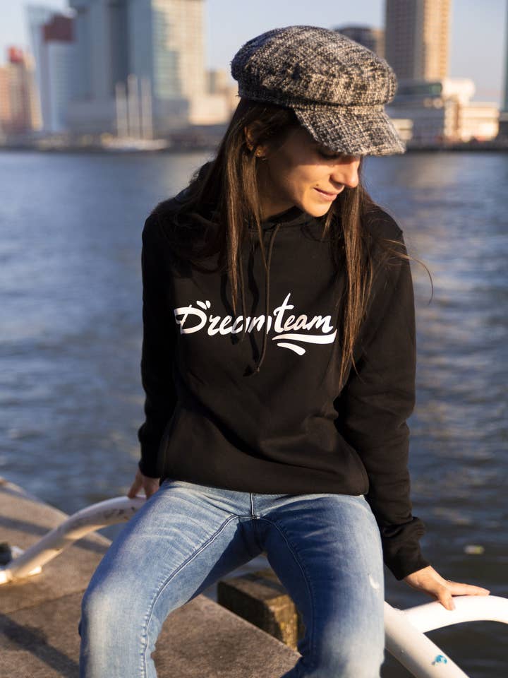 Moletom preto Dreamteam em algodão orgânico e branco por atacado de Lilypilly