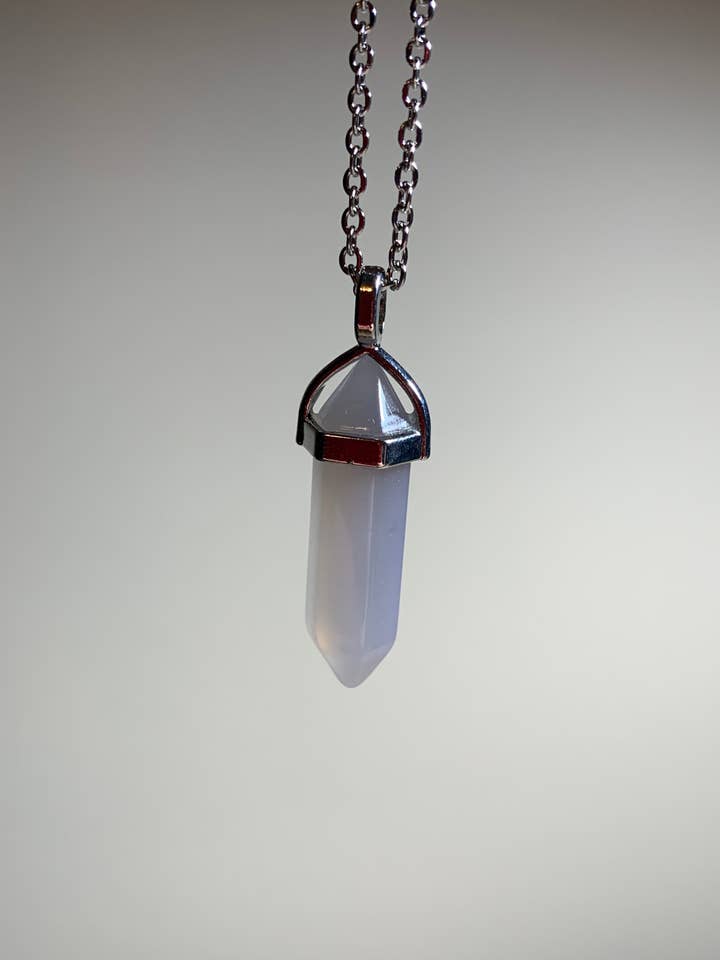 Blå kalcedon hängande halsband för wholesale av Godly Crystals LLC