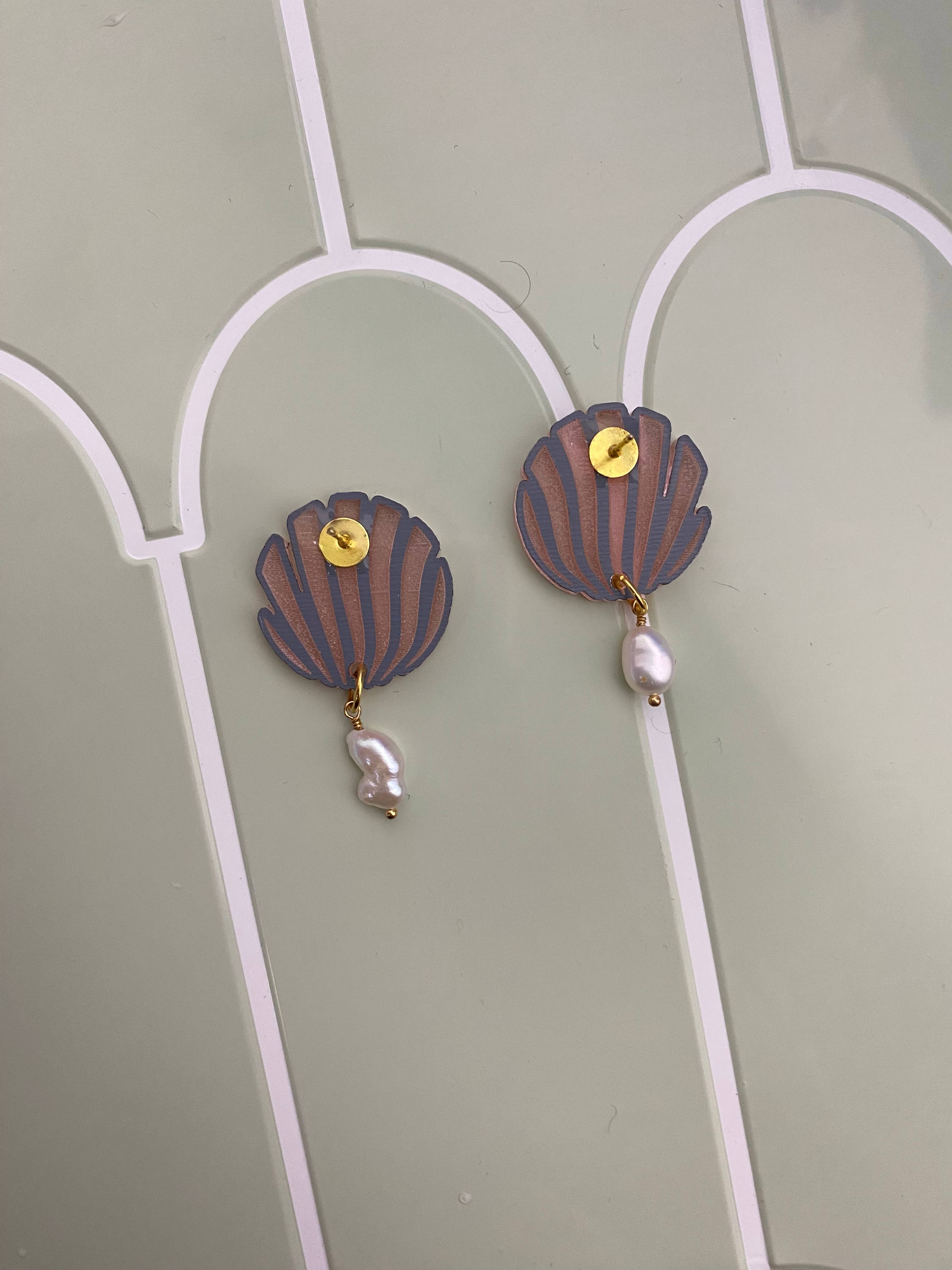 Rosamond Street - Wholesale Dangle Earrings - Concha Pearl earrings1