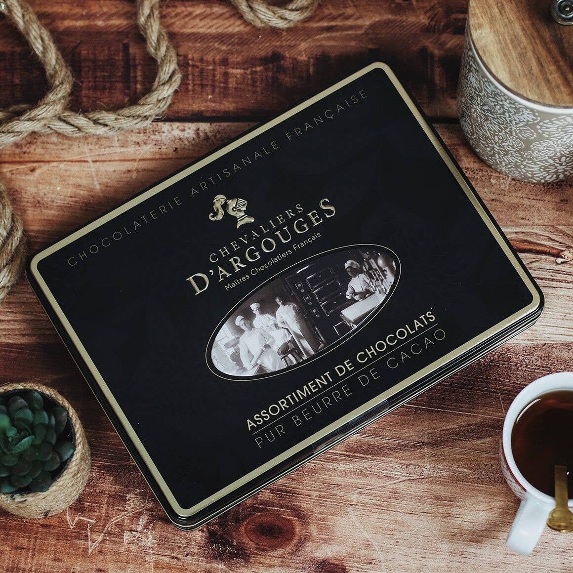 Chevaliers d'Argouges - Vendita all'ingrosso Confezioni di cioccolatini - CONFEZIONE DI NATALE 30 CIOCCOLATINI - CIOCCOLATO FONDENTE, AL LATTE, BIANCO4