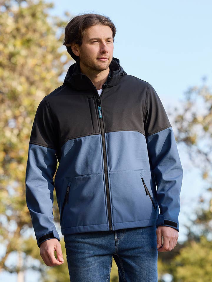 NEGRO/ AZUL BAHÍA Chaqueta Softshell Antares en Azul Bahía de venta al por mayor en Faire2