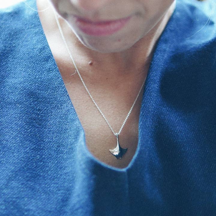 Cape Clasp - Wholesale Pendant/Charm Necklace - Manta Ray Necklace - Ocean Jewelry - Cape Clasp