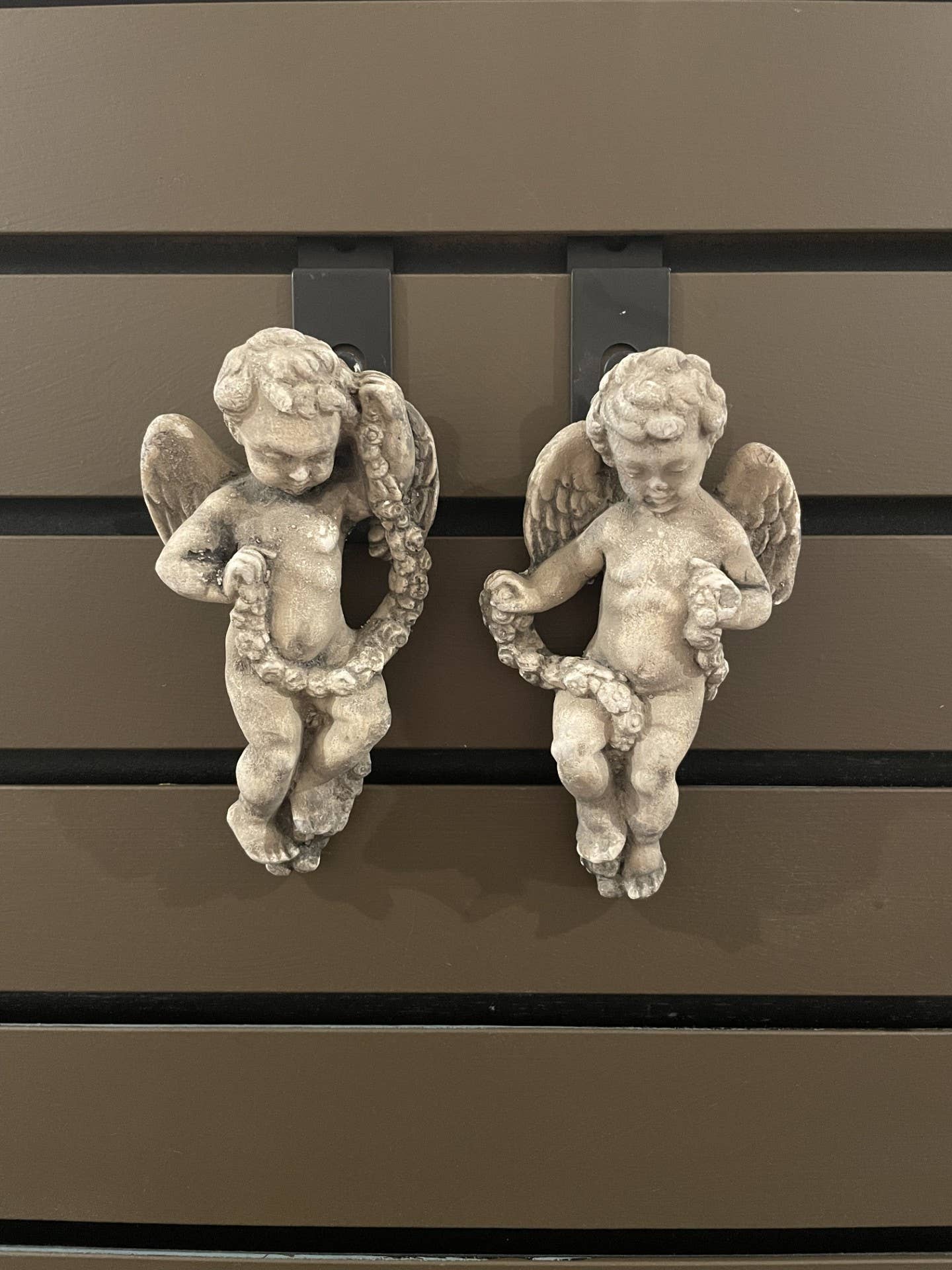 Masterpiece Studio - Wholesale Plaque - Cherub with Garland Wall Plaque - Pair (PL33)1