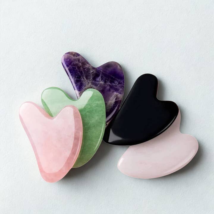 Outil de massage facial Gua Sha en véritable pierre de cristal naturelle pour la vente par Earth's Gems BTQ